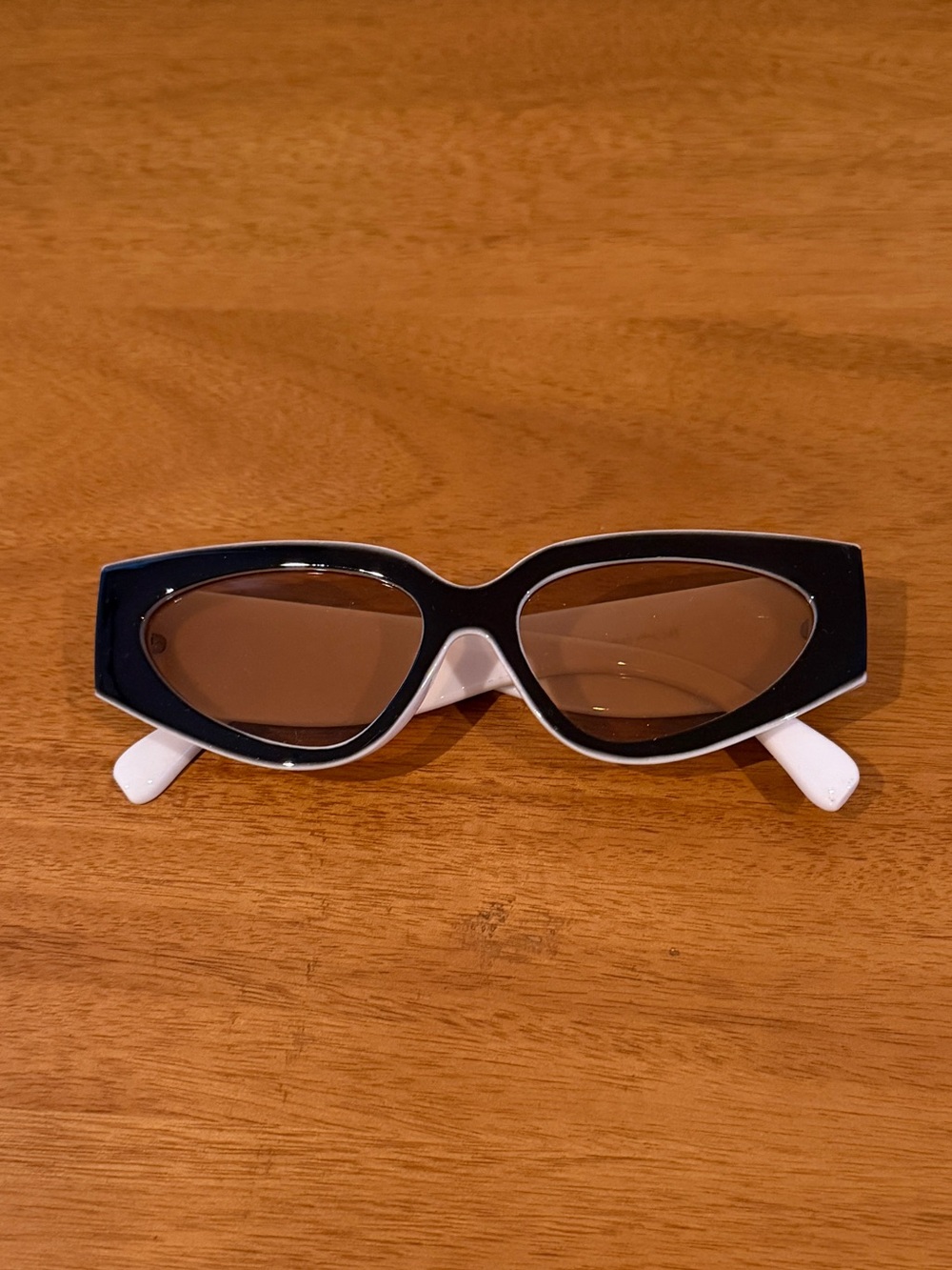 Retro Cat-Eye Sunglasses in Black and White